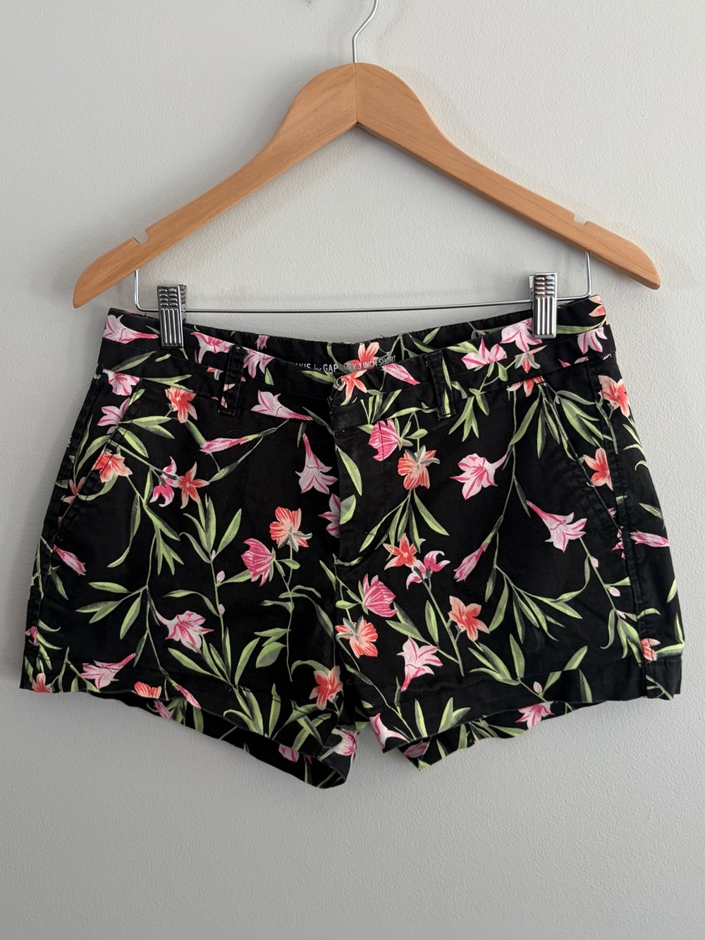 GAP Black Floral Print Women’s Shorts